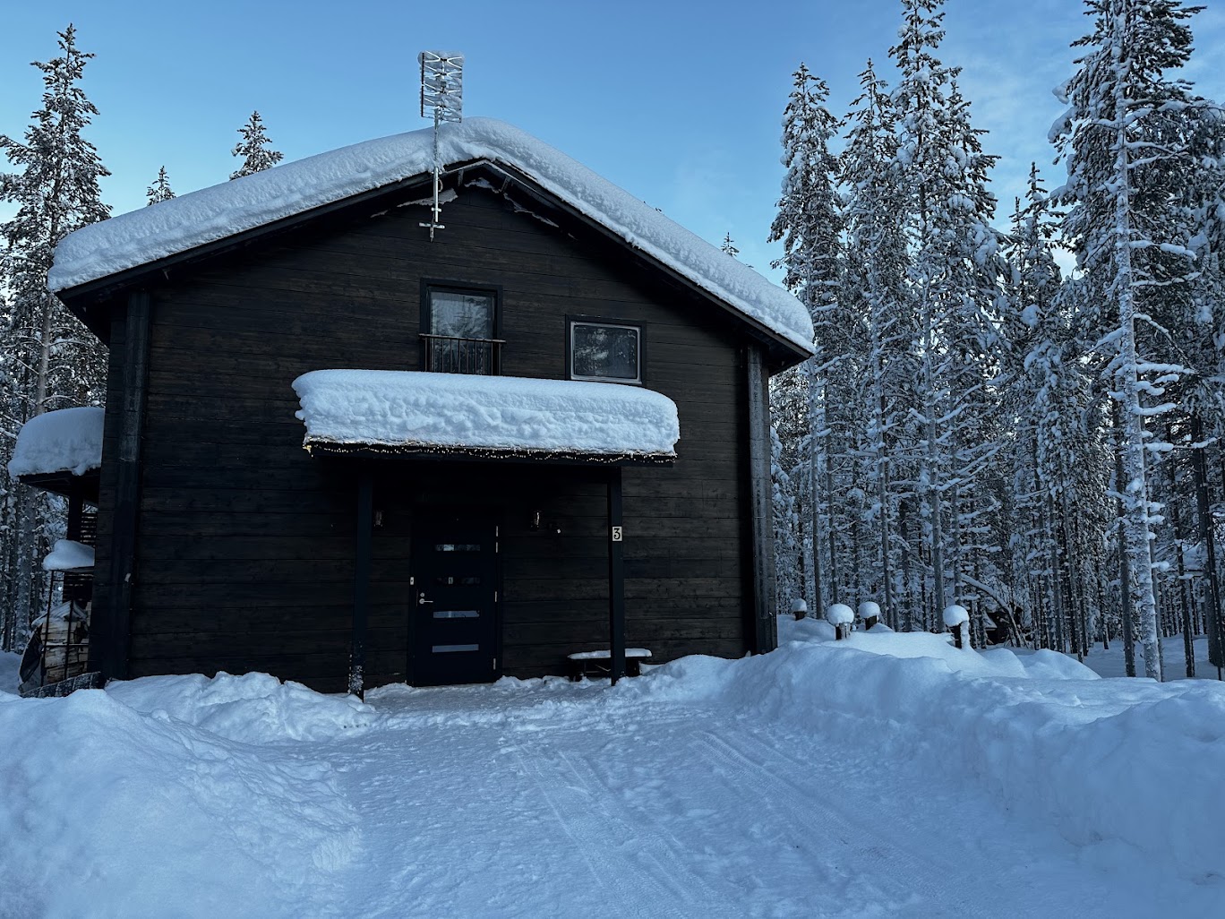 Exterior of Snow & Pine log cabin in winter snow